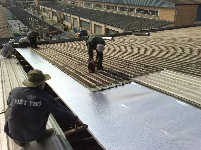 Lắp tấm cách nhiệt (PE, PU, túi khí,…)