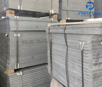 Tấm pallet nhựa trong sản xuất gạch không nung