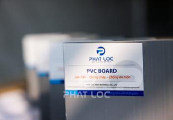 Nhựa Tấm PVC 5mm 1220×2440mm (Trắng – Ghi – Vàng) – Báo Giá Nhà Máy Tháng 10/2025