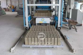 Máy Ép Gạch Không Nung Tự Động Và Bán Tự Động: So Sánh Chi Tiết & Bảng Giá 2025