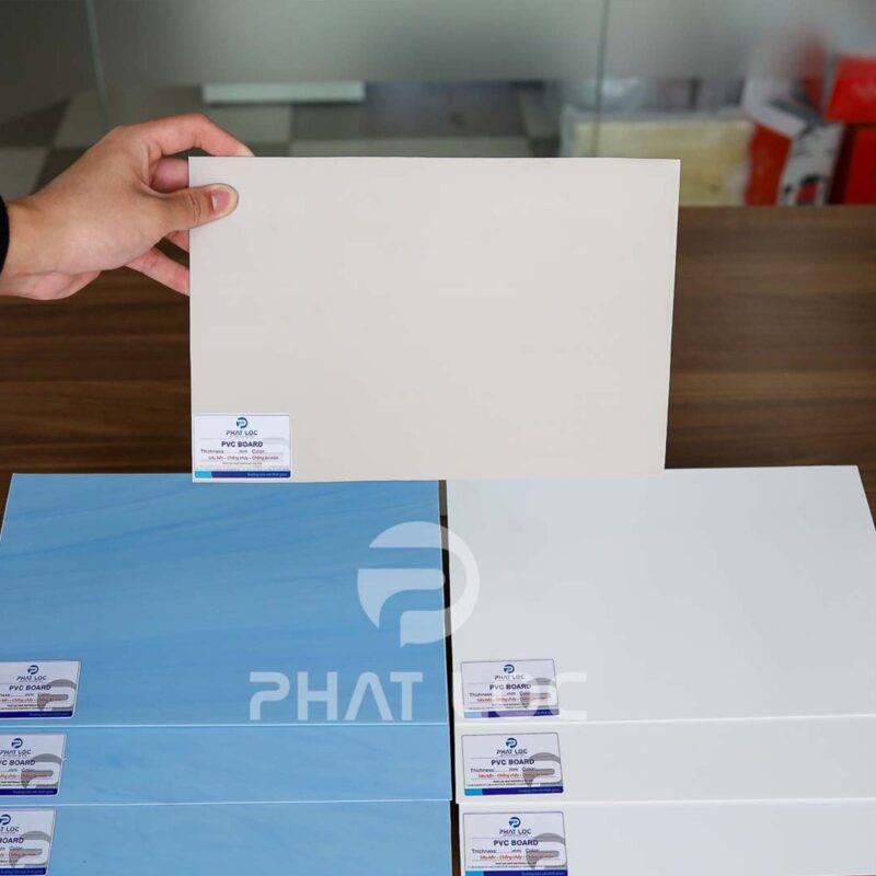 Giá Tấm Nhựa PVC 1mm Năm 2026: Báo Giá Mới, Nhận Gia Công & Ưu Đãi Doanh Nghiệp