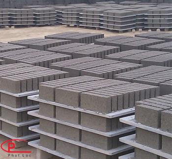 Pallet nhựa PVC Phát Lộc cung cấp các máy gạch