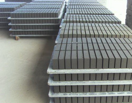 pallet nhựa đồng hành cùng nhà máy gạch khang minh
