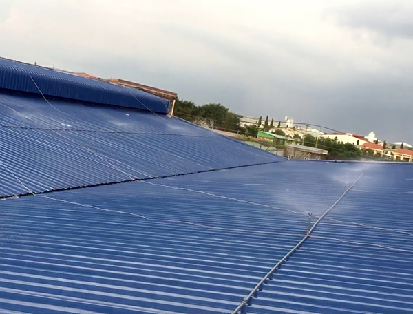 Phun nước nên tấm lợp mái chống nóng