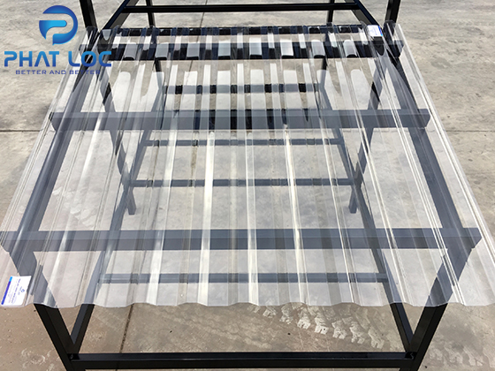 Tấm lợp lấy sáng Polycarbonate Newlight lấy sáng tối đa 98% so với kính