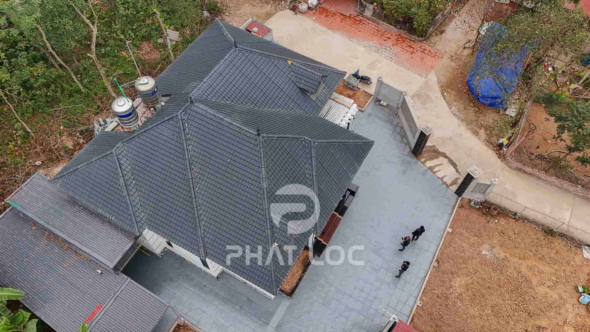 Ngói nhựa lợp mái khu biệt thự