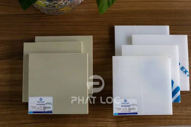 So sánh nhựa PP với các vật liệu chịu nhiệt thường dùng trong công nghiệp