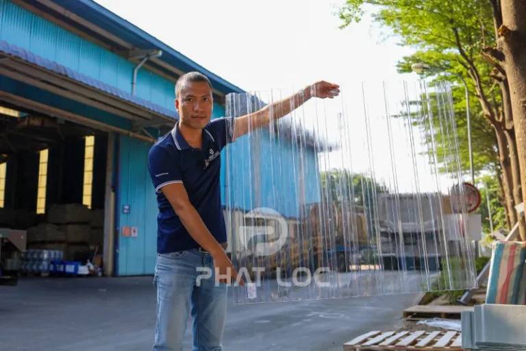 Bảo Dưỡng Và Vệ Sinh Mái Nhựa Trong Suốt