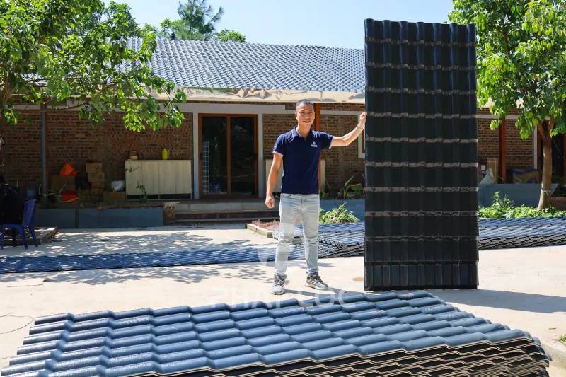 Các loại độ dày & ảnh hưởng khi chọn ngói nhựa màu xám đen