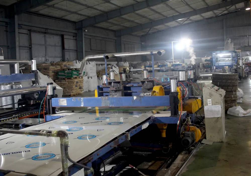 Các phương pháp Gia Công Tấm Nhựa PVC phổ biến