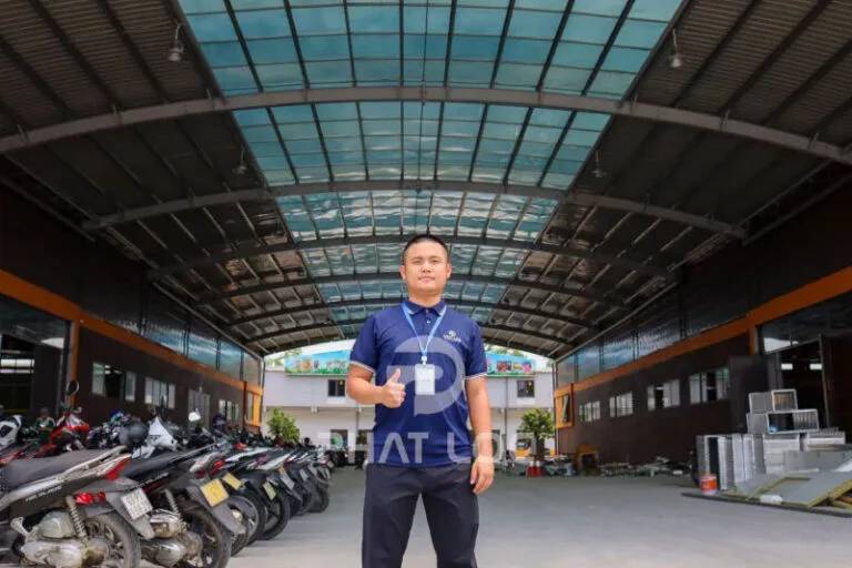 Cách Tính Chi Phí Lợp Mái Polycarbonate Xám Khói
