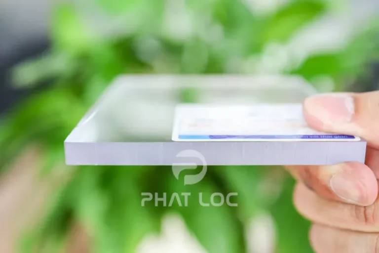 Chi Phí Thi Công Tấm Nhựa Trong Suốt Gồm Những Gì?