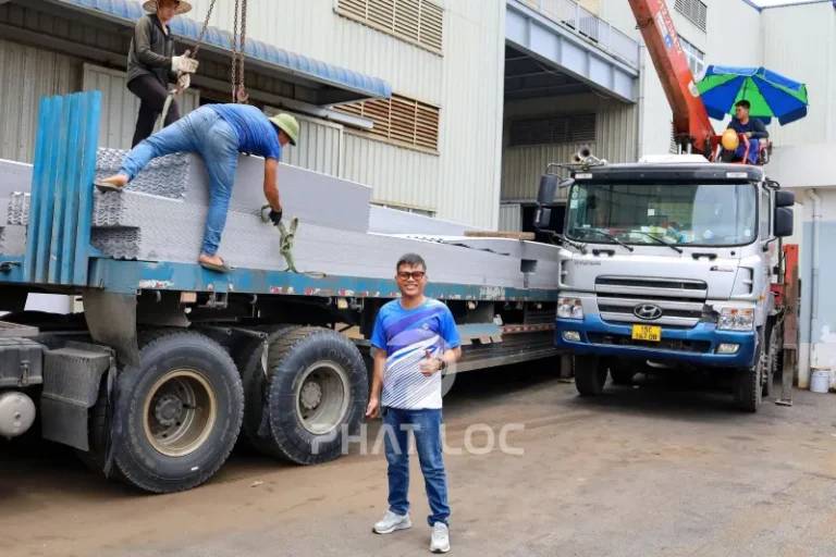 Chính sách chiết khấu giá tôn nhựa trắng & giao hàng Quý IV/2025