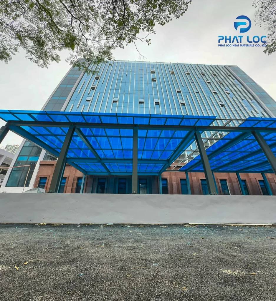Lựa chọn nhà cung cấp Tôn nhựa lấy sáng phẳng: Các tiêu chí quan trọng