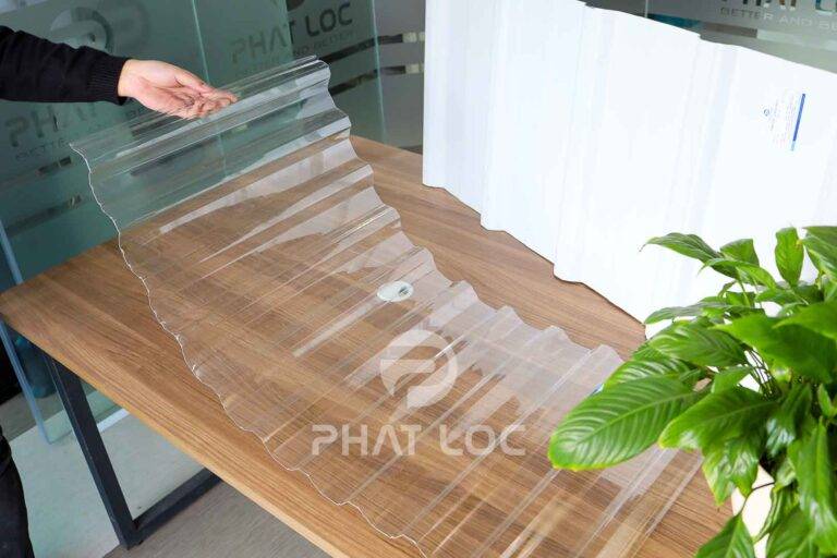 Lý Do Nên Chọn Tấm Nhựa Trắng Trong Suốt