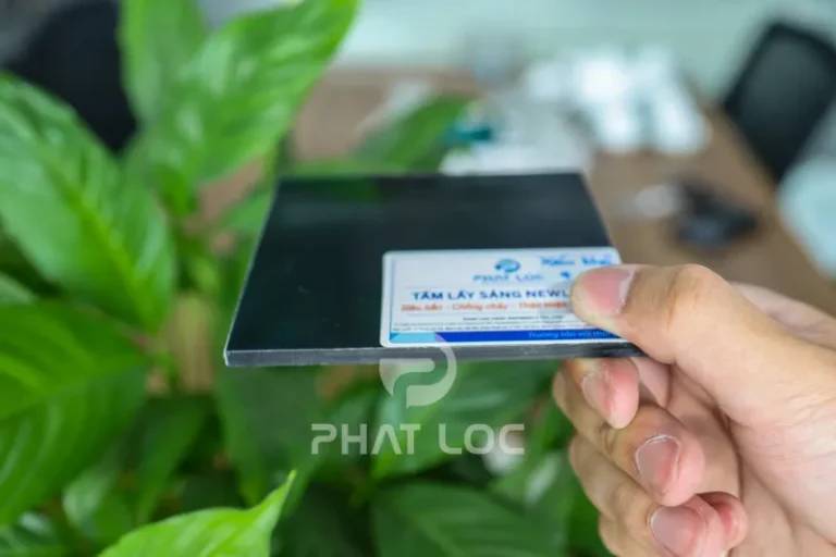 Nên Chọn Polycarbonate Xám Khói Độ Dày Bao Nhiêu?