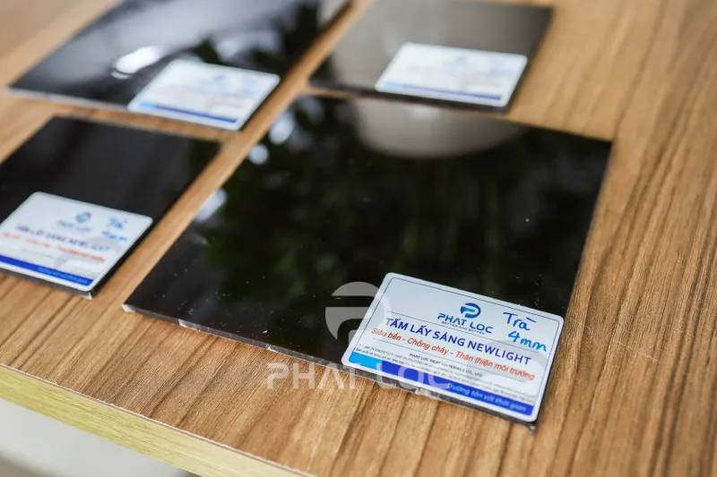 Vì Sao Giá Tấm Lợp Poly Màu Trà Tăng Năm 2026?