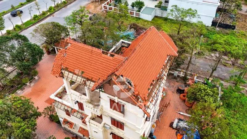 Nguyên nhân phổ biến khiến mái ngói bị dột 