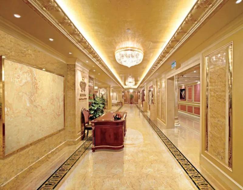 Ốp tường hành lang khách sạn, resort – Tính thẩm mỹ cao