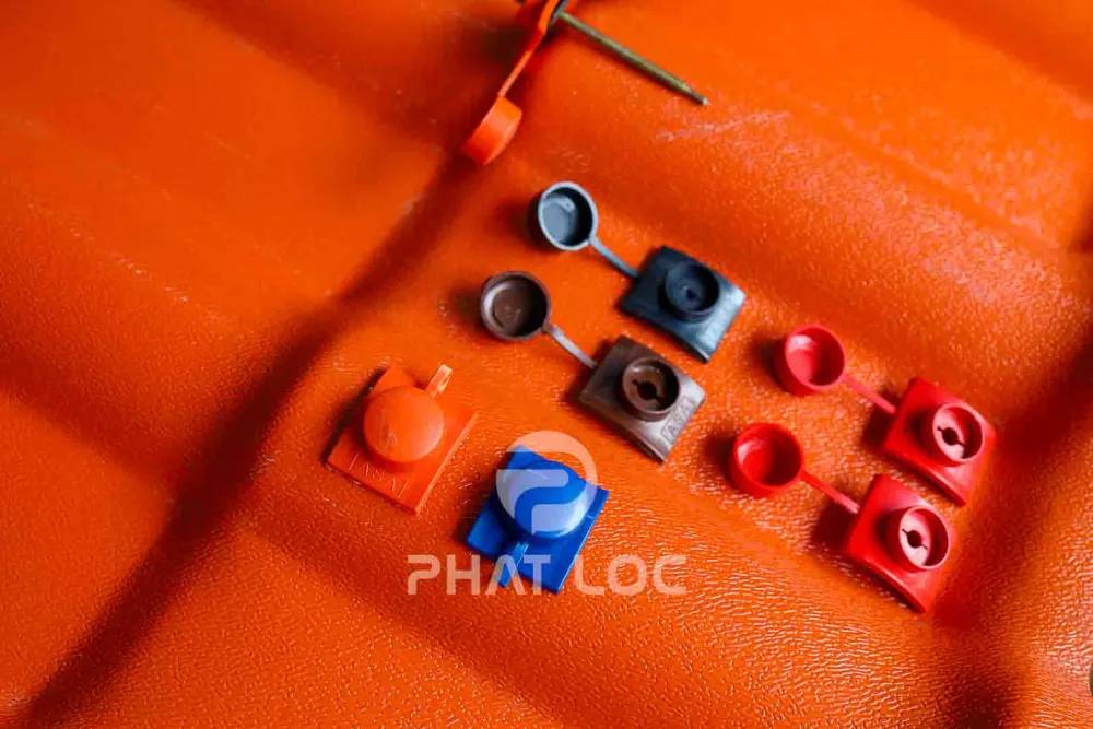 Phụ kiện đi kèm Giá Ngói Nhựa 2026 & chi phí thi công thực tế