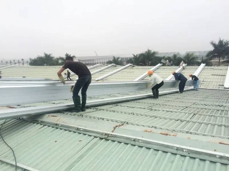 Quy trình từng bước lợp tôn nhựa chuẩn kỹ thuật