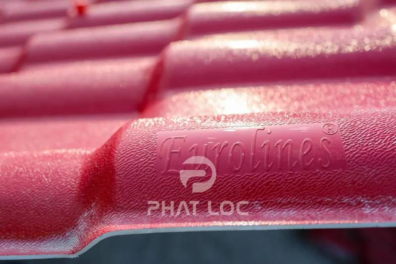 So sánh chi tiết: Tôn nhựa giả ngói PVC/ASA 2.5mm vs 3.0mm