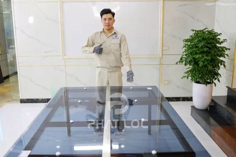 So sánh giá tấm polycarbonate đặc ruột với các vật liệu khác