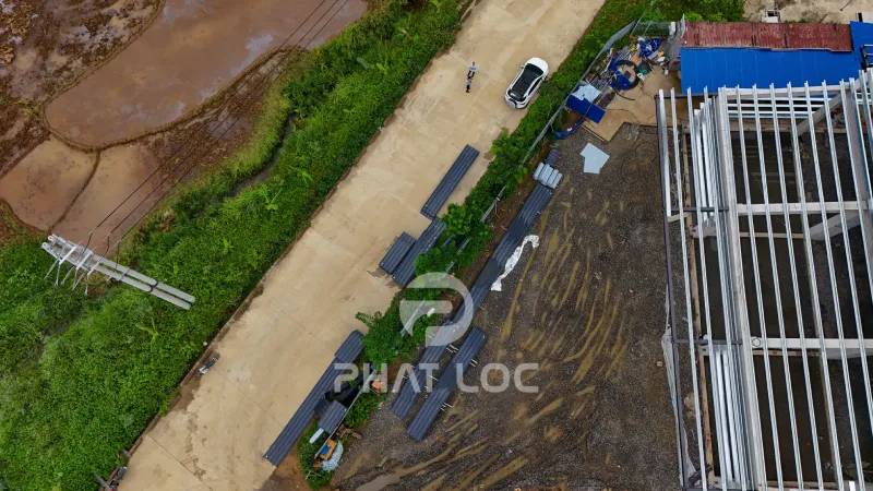 So sánh giá tôn nhựa màu đen PVC/ASA Phát Lộc với thị trường