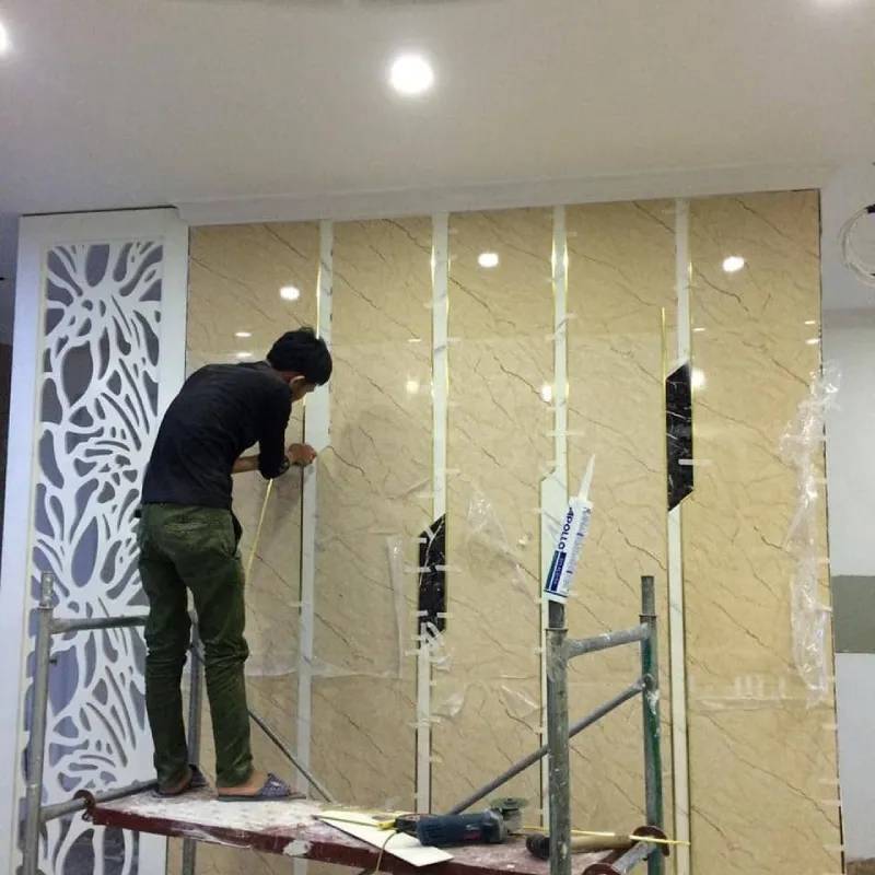 So sánh tấm nhựa PVC với các vật liệu ốp tường khác