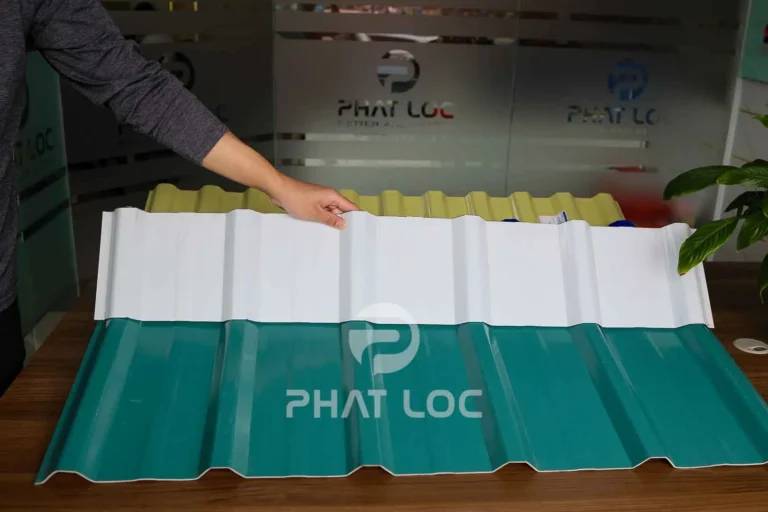 So Sánh Tấm Nhựa Xuyên Sáng Với Các Giải Pháp Lấy Sáng Khác