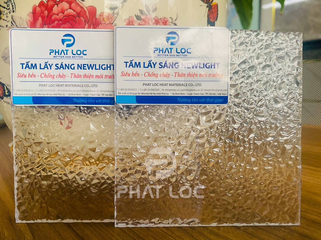 Tấm nhựa Polycarbonate dạng sần