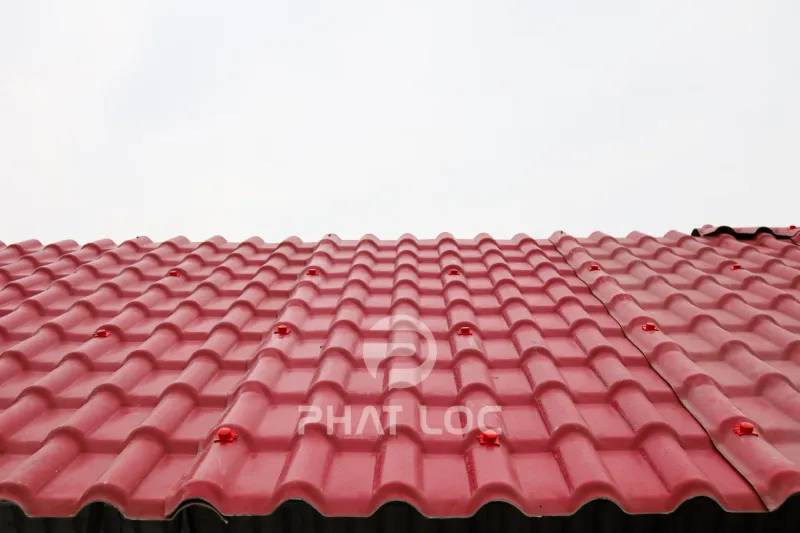 Tôn ngói nhựa – Giải pháp siêu nhẹ cho công trình