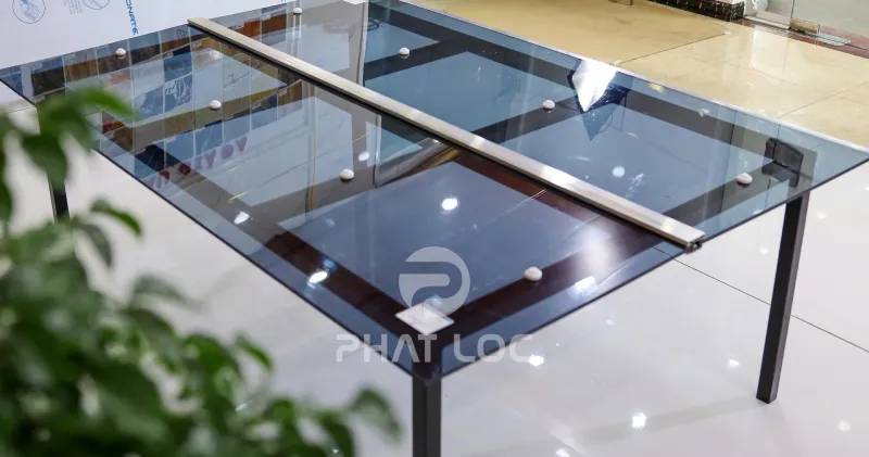 Ứng dụng của Polycarbonate đặc ruột nổi bật trong xây dựng