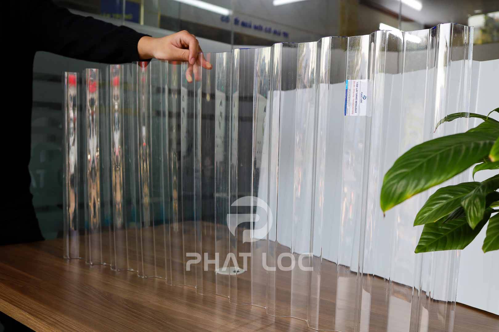 Ưu điểm của tấm Poly trong suốt