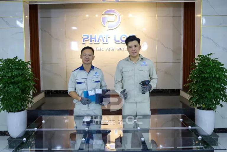 Vì sao chọn Tấm Poly Xám Khói Phát Lộc?