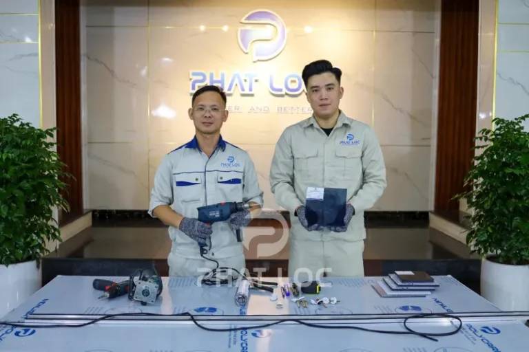 Vì Sao Nên Mua Polycarbonate Xám Khói Newlight Tại Phát Lộc?