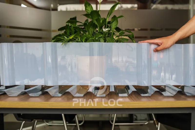 Vì Sao Polycarbonate 5 Sóng Giá Cao Nhưng Vẫn Được Ưa Chuộng?